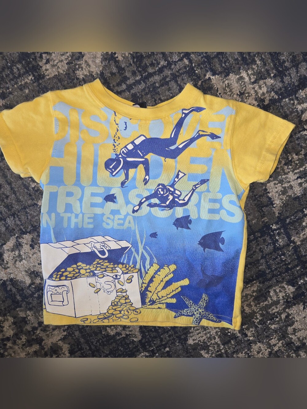 GAP Vintage Y2k Baby Boy 12-18 Months Yellow & Blue Scuba Ocean Graphic Tee